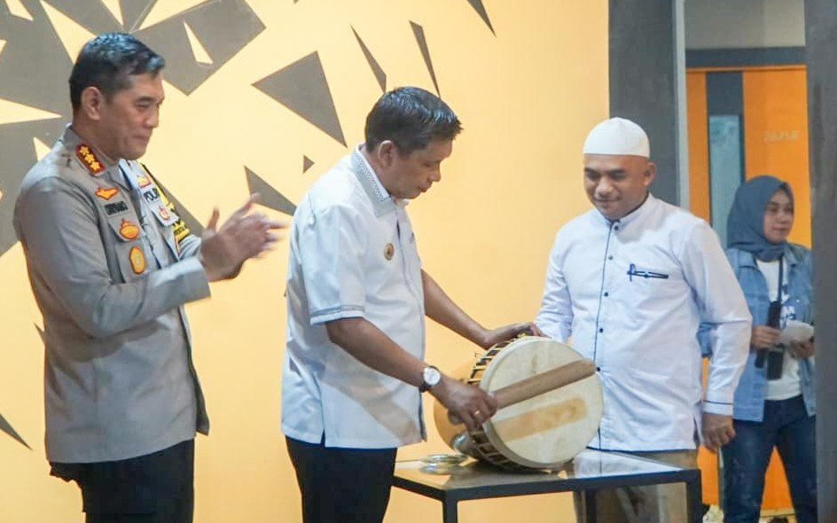 Resmikan Media Cafe, Wattimena : Pengembangan Ekonomi