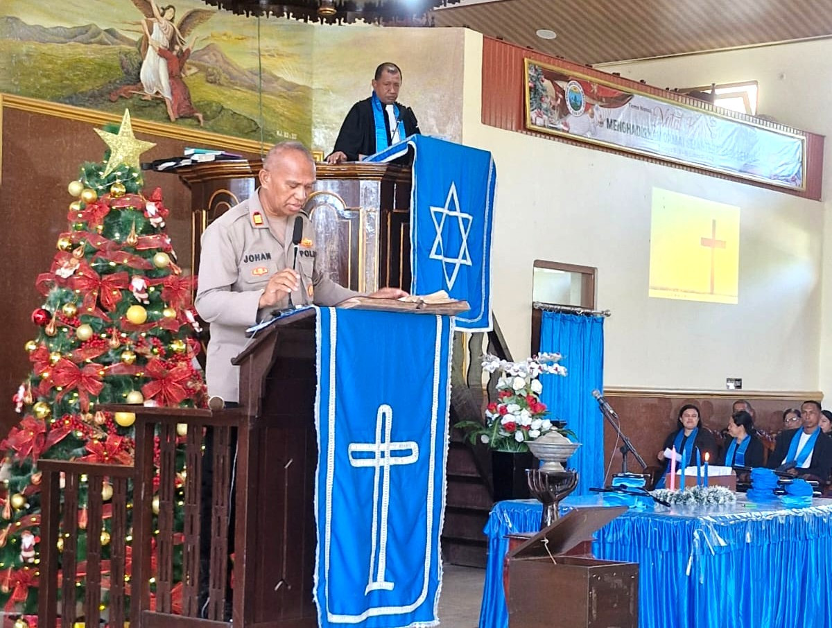 Kapolsek Nusaniwe Sentuh Gereja Ke-224 Lewat Program Minggu Kasih di Jemaat GPM Latuhalat