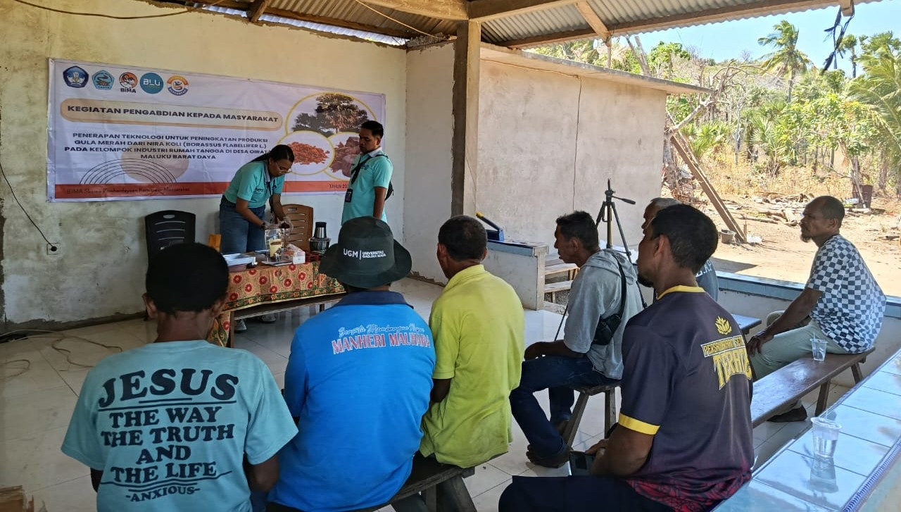 Guna Peningkatan Produksi Gula Nira Koli (Borassus flabellifer L) Pada Kelompok Industri RT Di Desa Oirata, Tim Dosen Unpatti Lakukan Kegiatan Pengabdian PKM