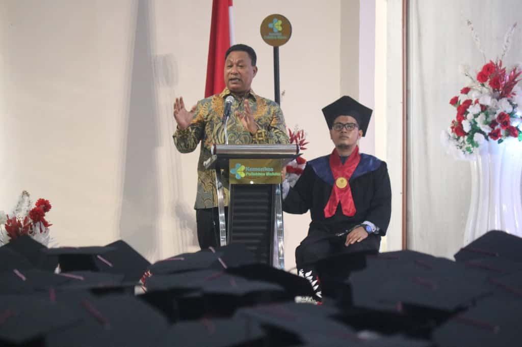 POLTEKKES Maluku Selenggarakan Wisuda, Pelantikan dan Angkat Sumpah Diploma III Kesehatan Tahun Akademik 2024/2025