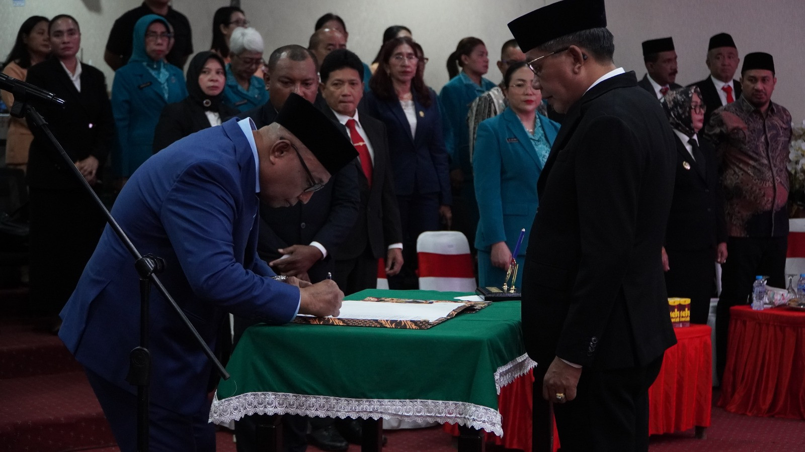 Wali Kota Resmi Lantik Roberd Sapulette sebagai Sekda Definitif Kota Ambon