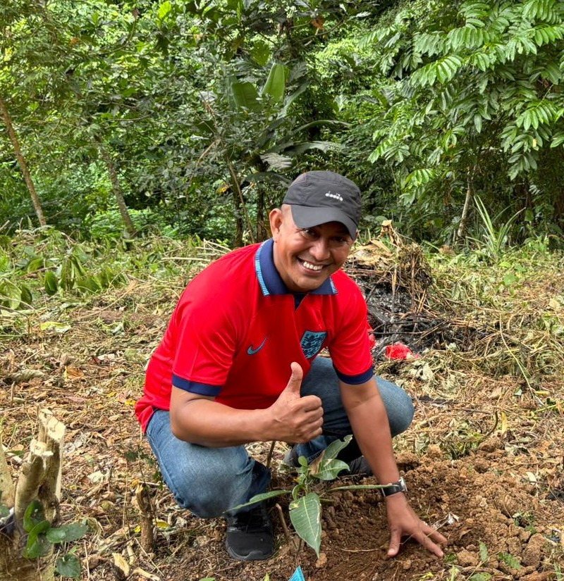 Tanam 79 Anakan Mangga di Negeri Soya, DPC PDI Laksanakan Gerakan Politik Hijau