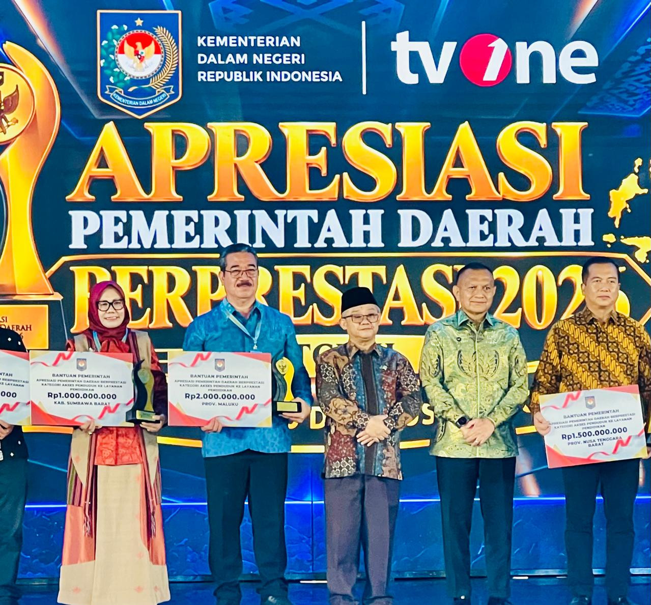 Raih Penghargaan Terbaik I dan Stimulan Rp2 Miliar,Hendrik Lewerissa ;Bukti Nyata Komitmen Kerja Pemprov Maluku