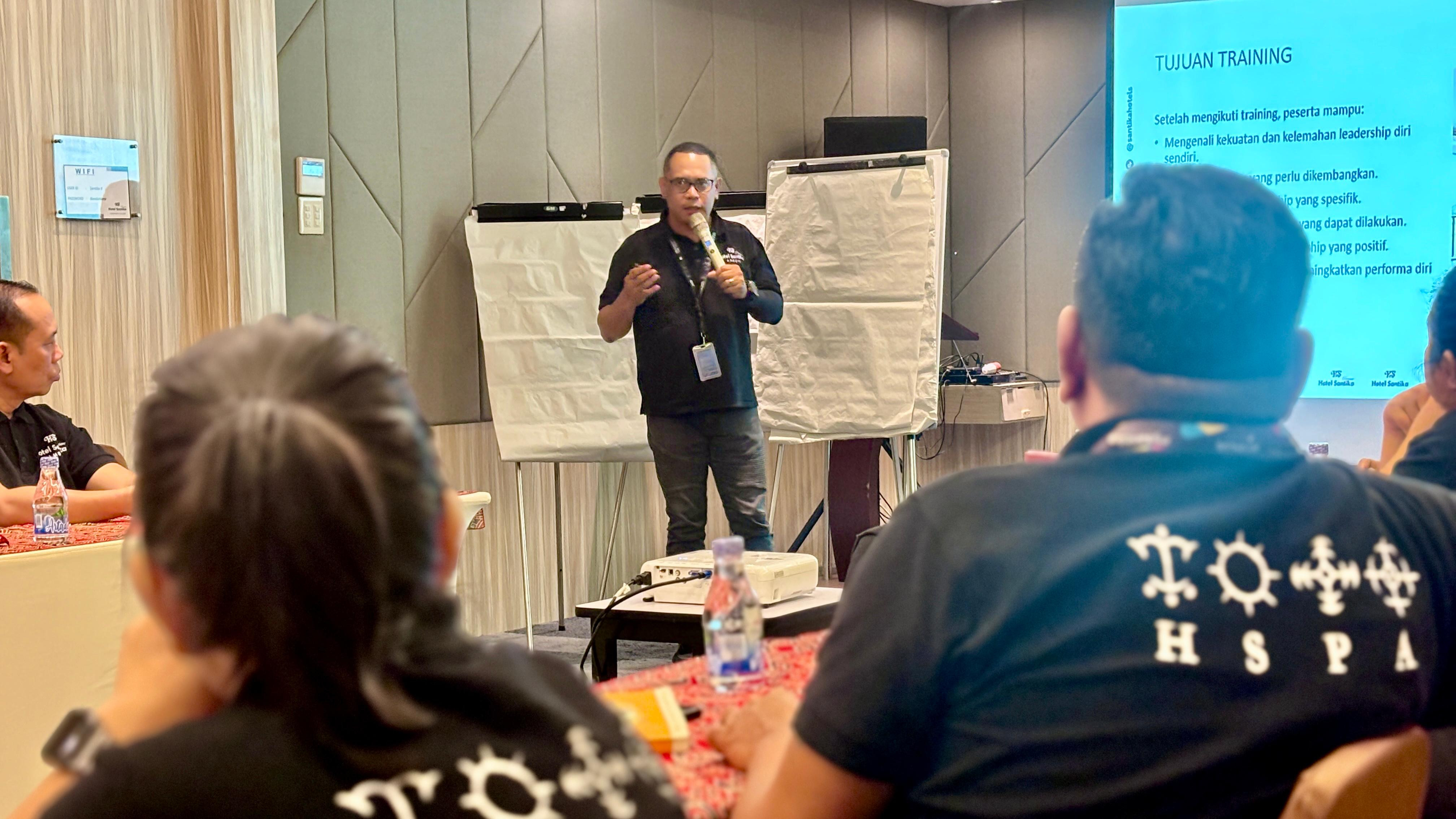 Melalui Leadership Training,Hotel Santika Ambon Dorong Lahirnya Pemimpin yang Berkualitas