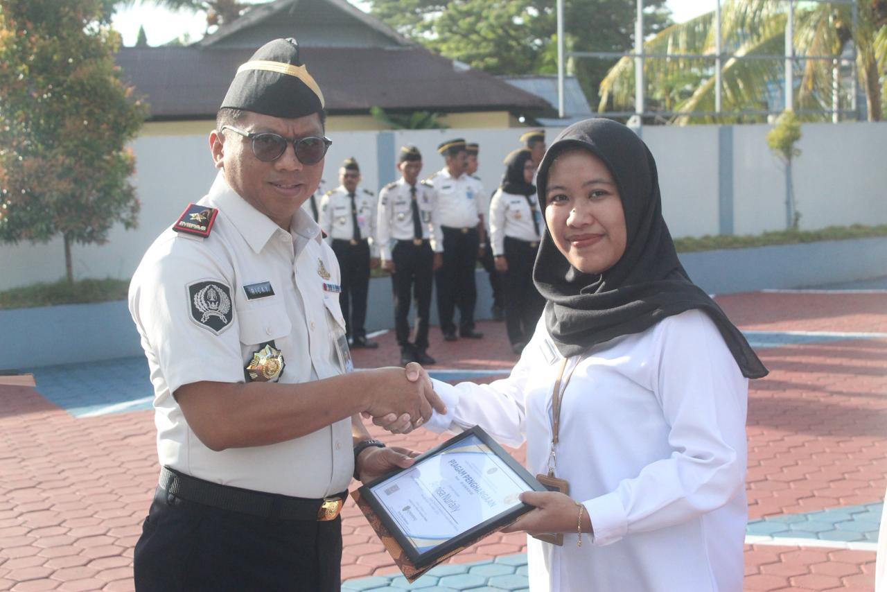 Apresiasi Kinerja, Kanwil Ditjenpas Maluku Tetapkan Tiga Pegawai Teladan