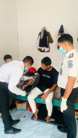 Lapas Namlea Jemput Bola Layani Kesehatan Warga Binaan di Blok Hunian Namlea