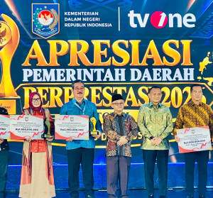Raih Penghargaan Terbaik I dan Stimulan Rp2 Miliar,Hendrik Lewerissa ;Bukti Nyata Komitmen Kerja Pemprov Maluku